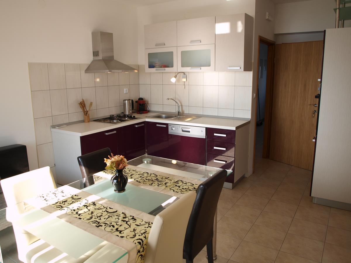 Apartments Nadia Игране Экстерьер фото