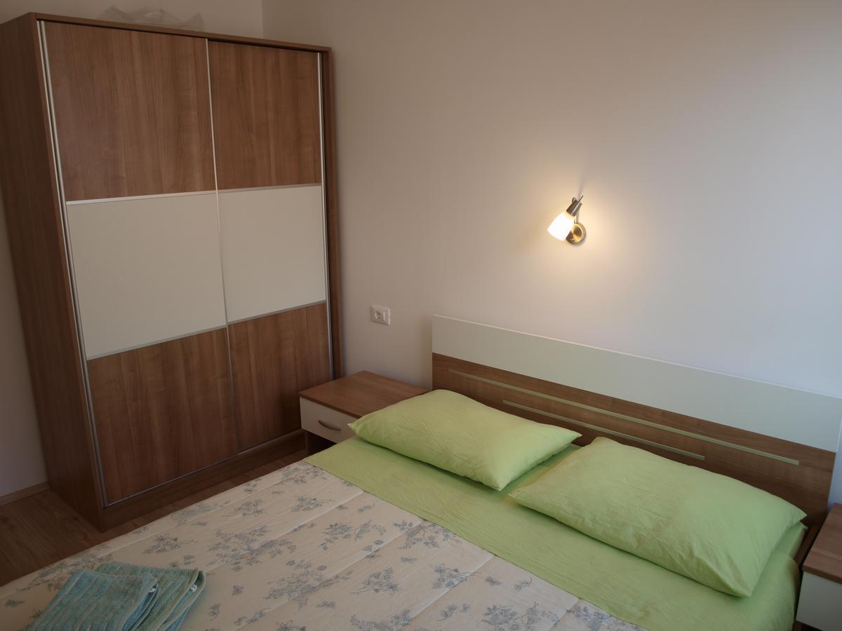 Apartments Nadia Игране Экстерьер фото