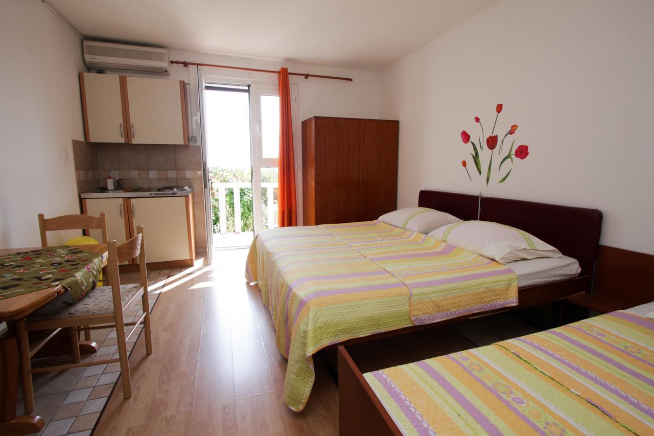 Apartments Nadia Игране Экстерьер фото