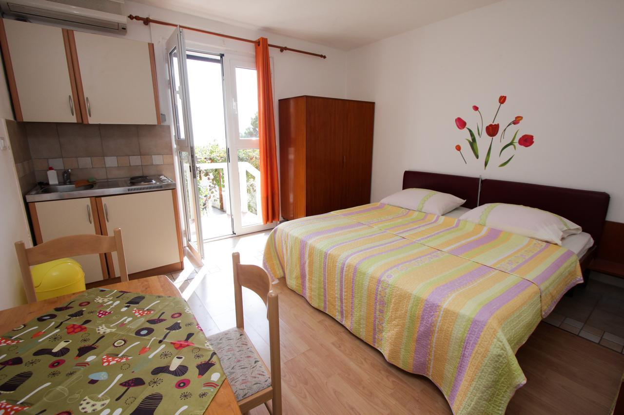 Apartments Nadia Игране Экстерьер фото
